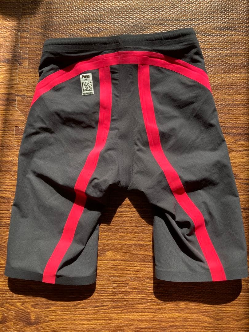 arena 競泳水着 黒 赤 Fina認証