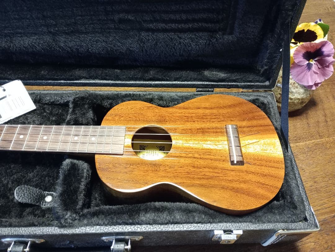 ハイクオリティーukulele☆UK-2500(ケース付き）