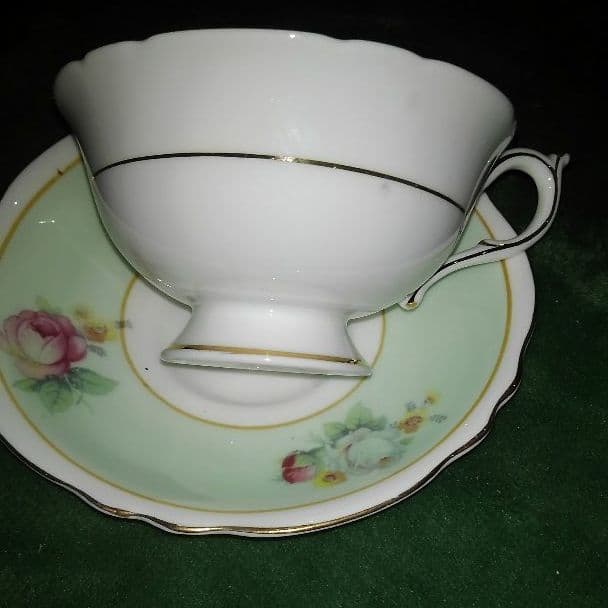 パラゴン ホワイト＆ペールグリーン カップ＆ソーサー ハマースレイ