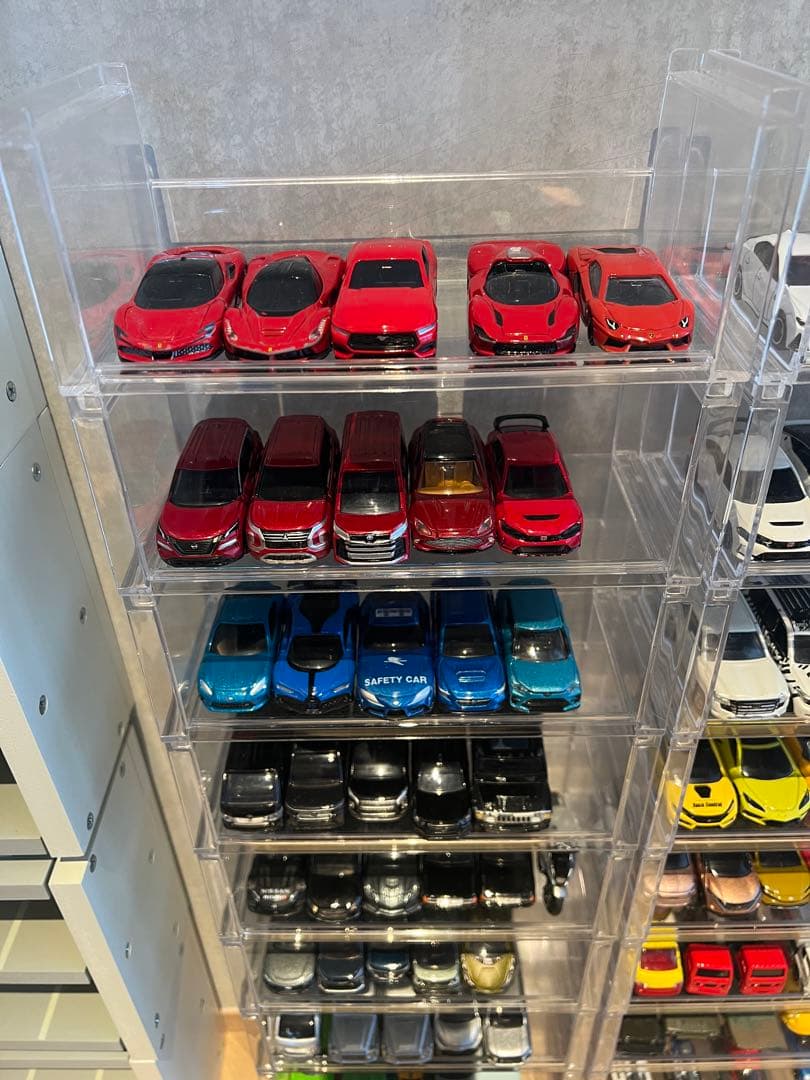 トミカ 84台 ディスプレイケース付き