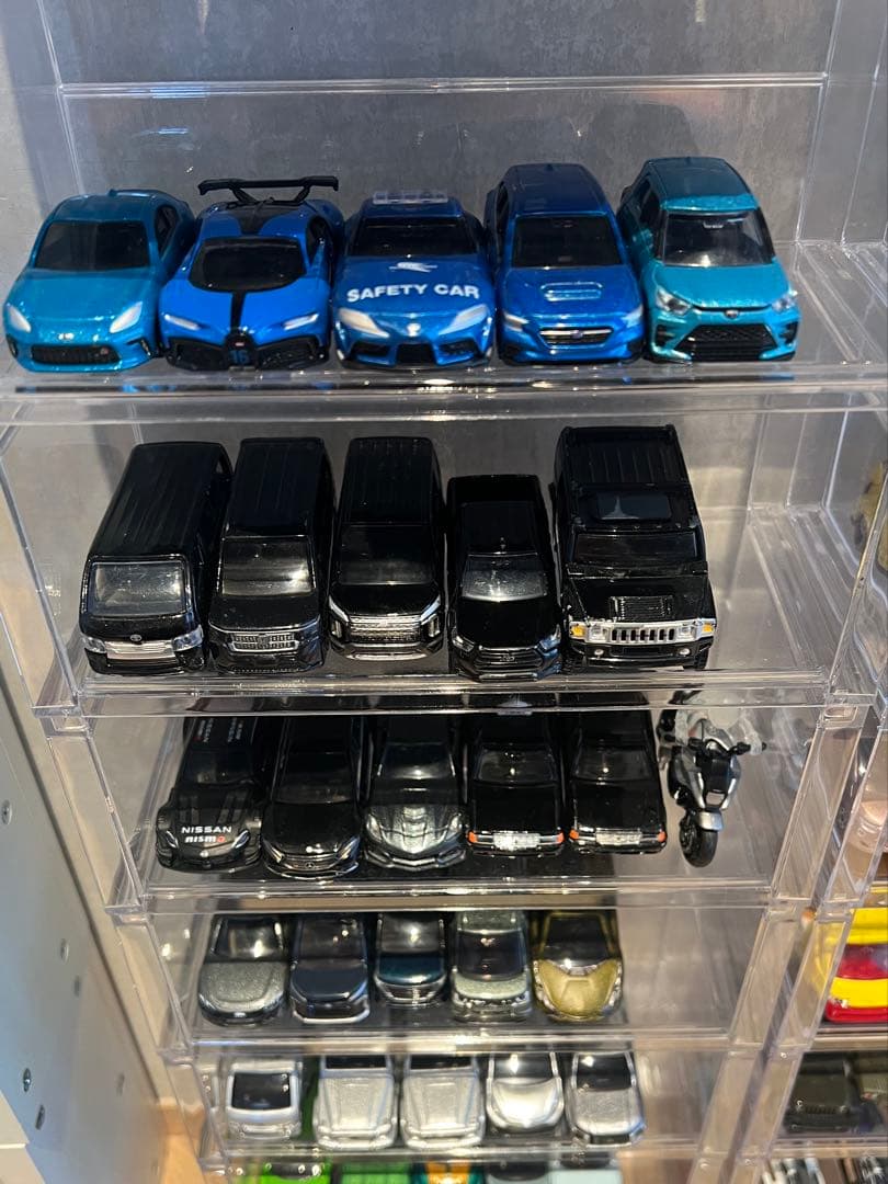 トミカ 84台 ディスプレイケース付き