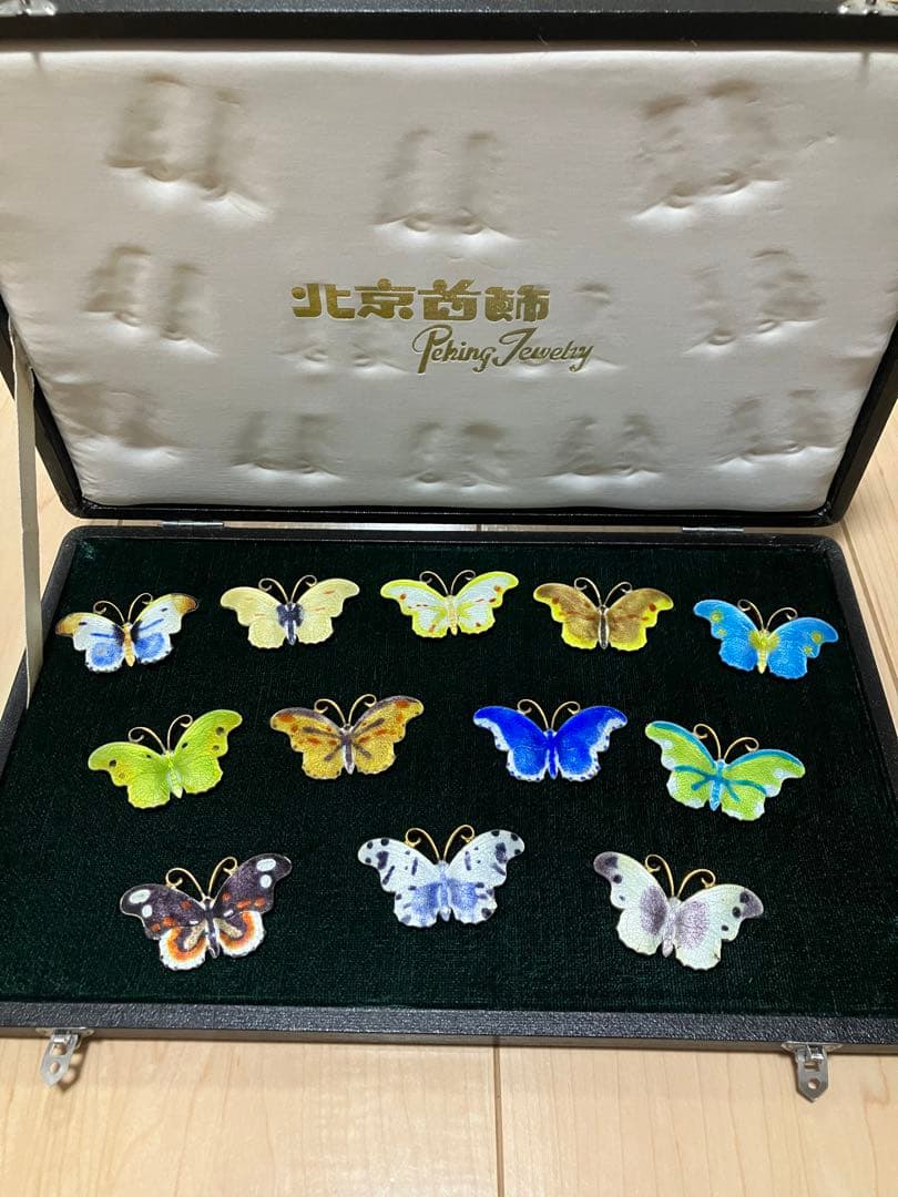 蝶のブローチセット　七宝焼？　アンティーク