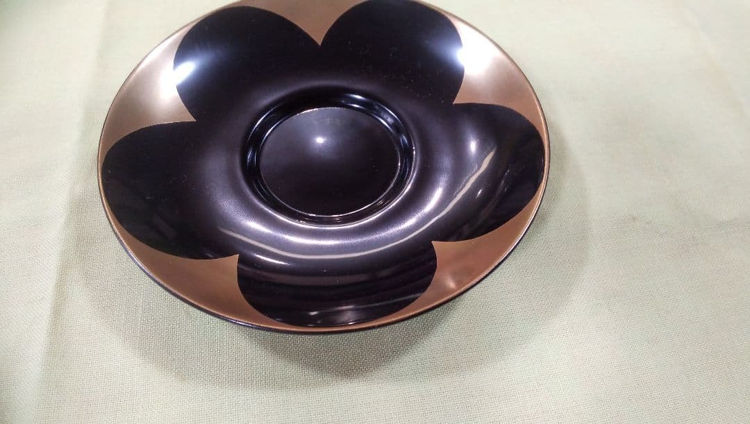 漆器 花形 黒と金の、茶托