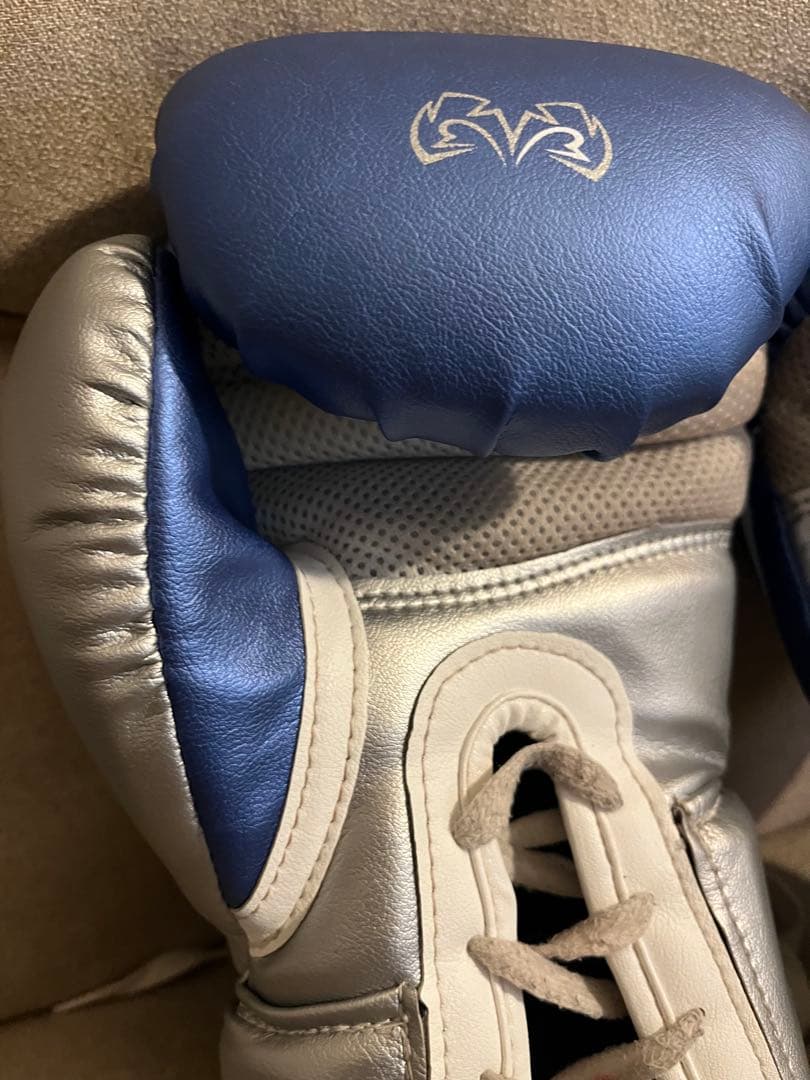 RIVAL RS100 スパーリンググローブ