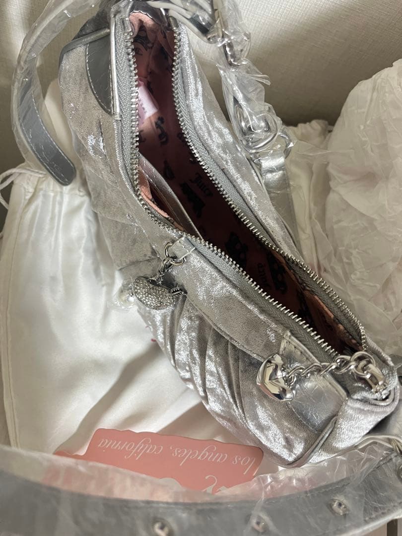 チャーム付き未使用Juicy Couture ジューシークチュール ハンドバッグ