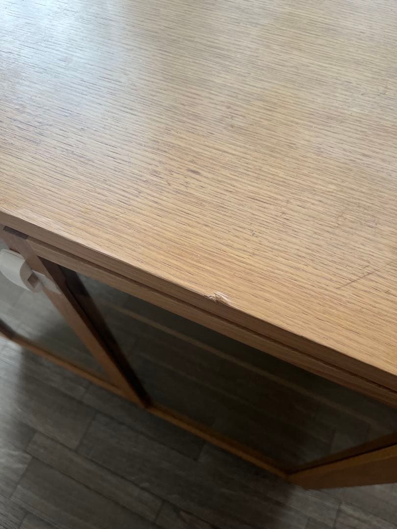 木製ガラス扉キャビネット 4段棚