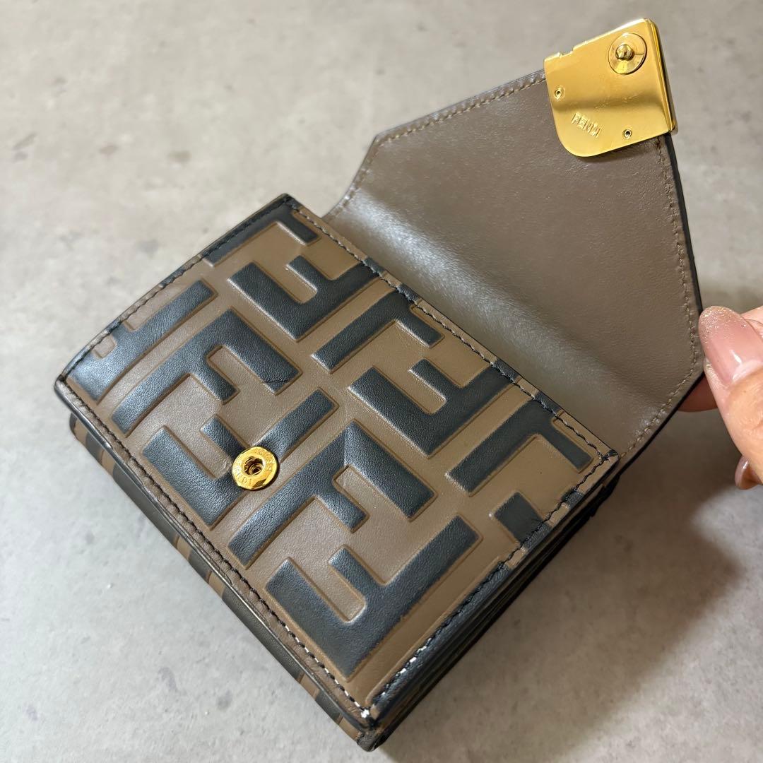 FENDI 三つ折り 財布 FF ダイヤモンド ズッカ