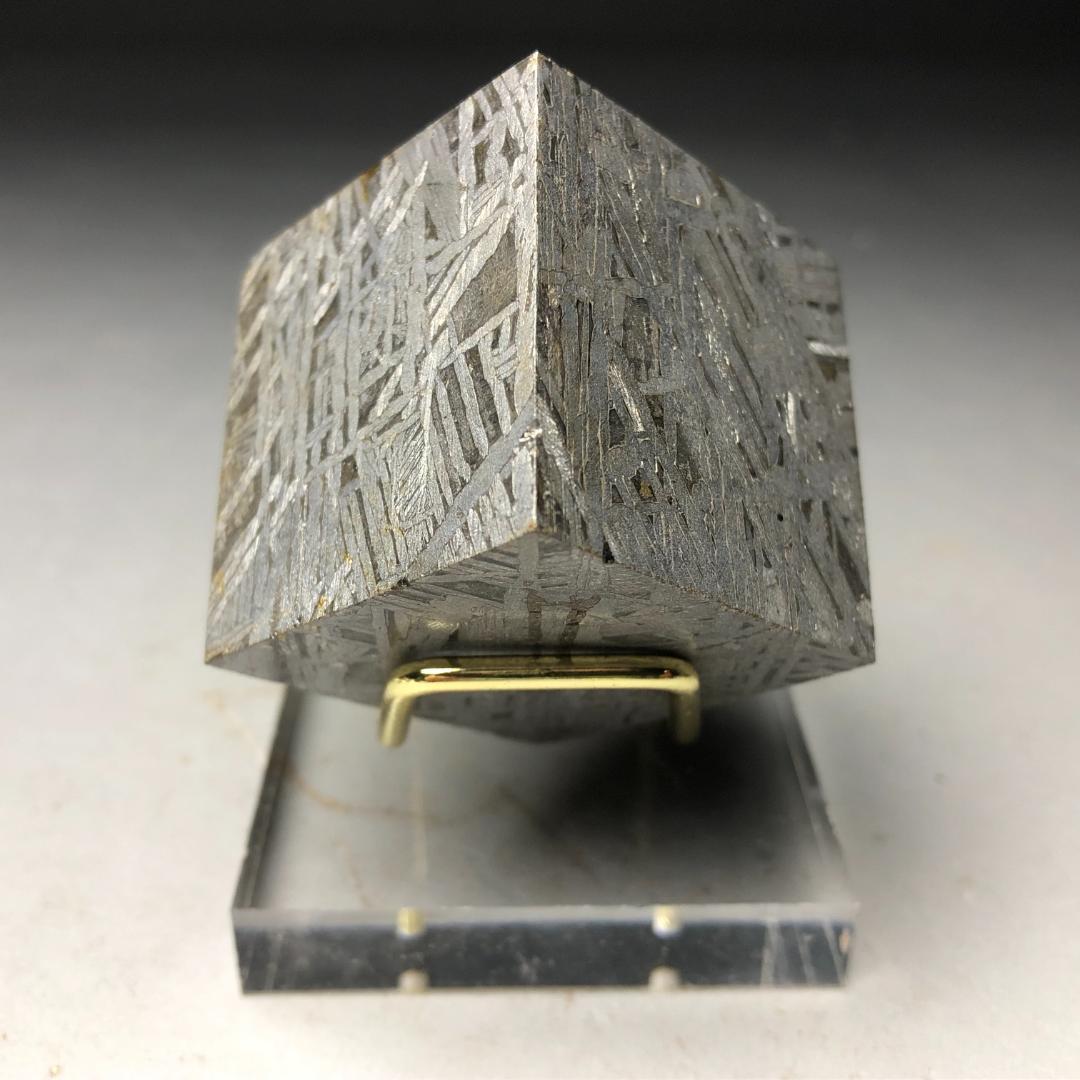 ノアエルアルタイ隕石　メテオライト 立方体　 鉄隕石　美品　重さ342ｇ