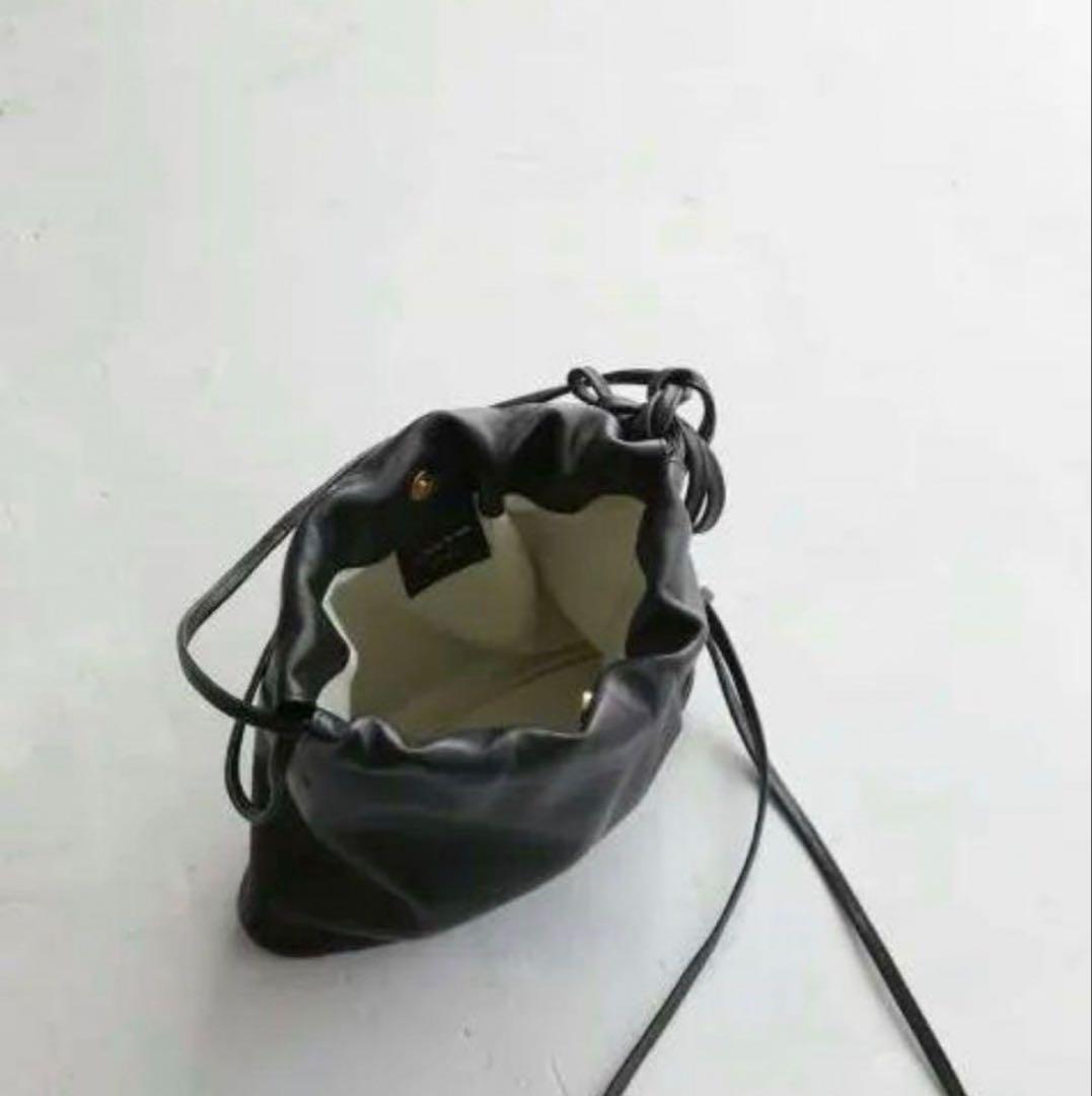 LA PEAU DE GEM レザー 巾着型ショルダーバッDRAWSTING