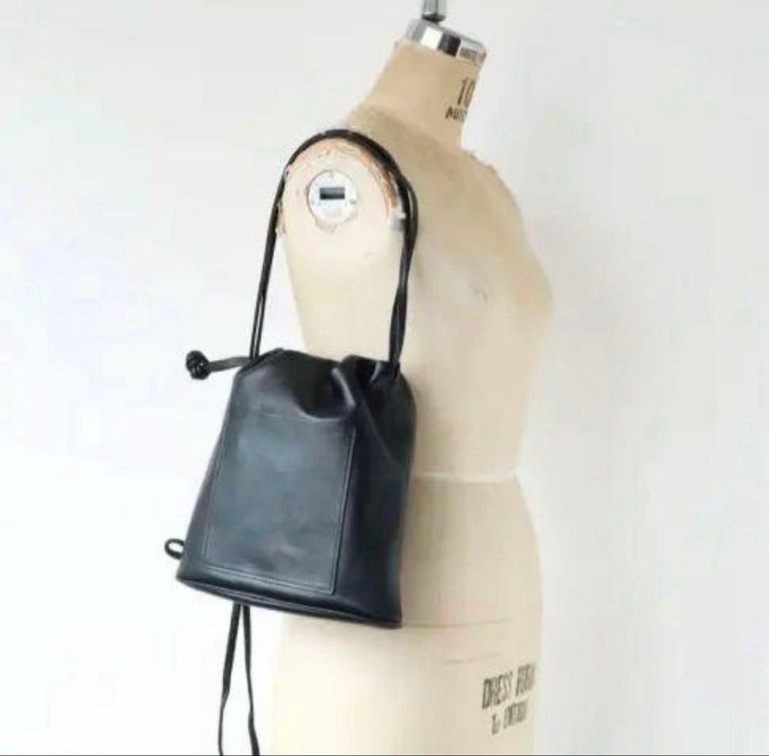 LA PEAU DE GEM レザー 巾着型ショルダーバッDRAWSTING