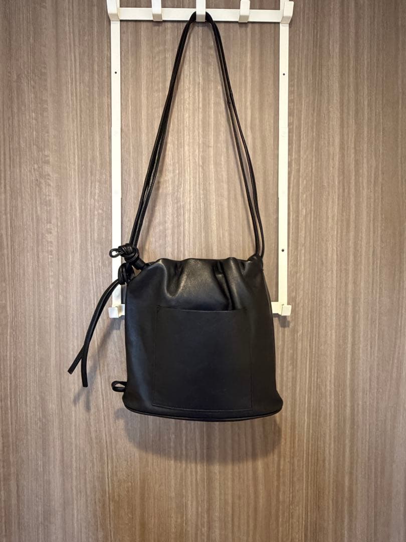 LA PEAU DE GEM レザー 巾着型ショルダーバッDRAWSTING