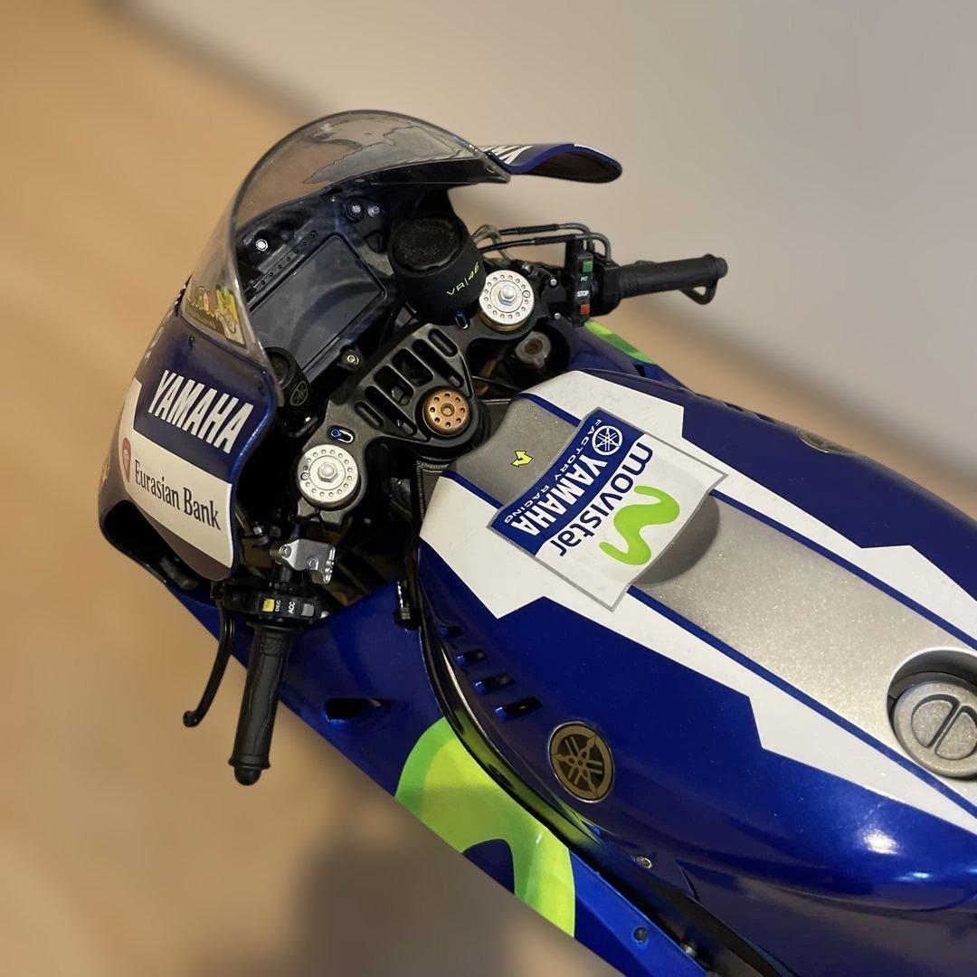 ディアゴスティーニ　YAMAHAYZR-M1 1/4 バレンティーノロッシ完成品