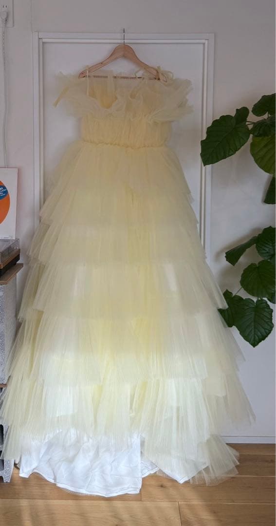 イエロー フリル　チュール　ウェディングドレス
