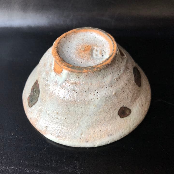 人間国宝古美術◼️蔵から、また凄そうな雰囲気の陶器が出て来ました。お猪口？ぐい呑？