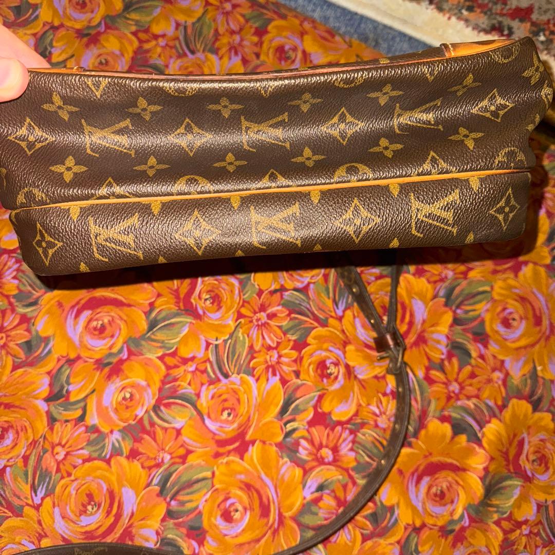 Louis Vuitton モノグラムショルダーバッグ