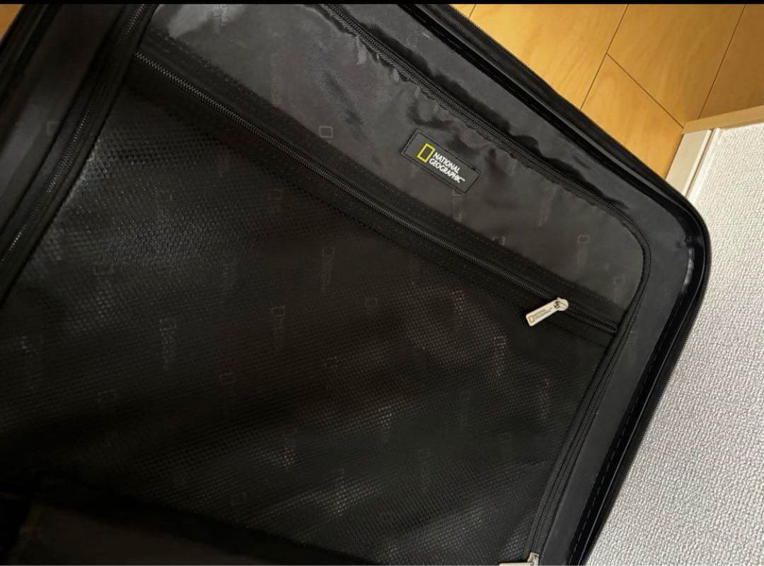 NATIONAL GEOGRAPHIC キャリーケース シルバー