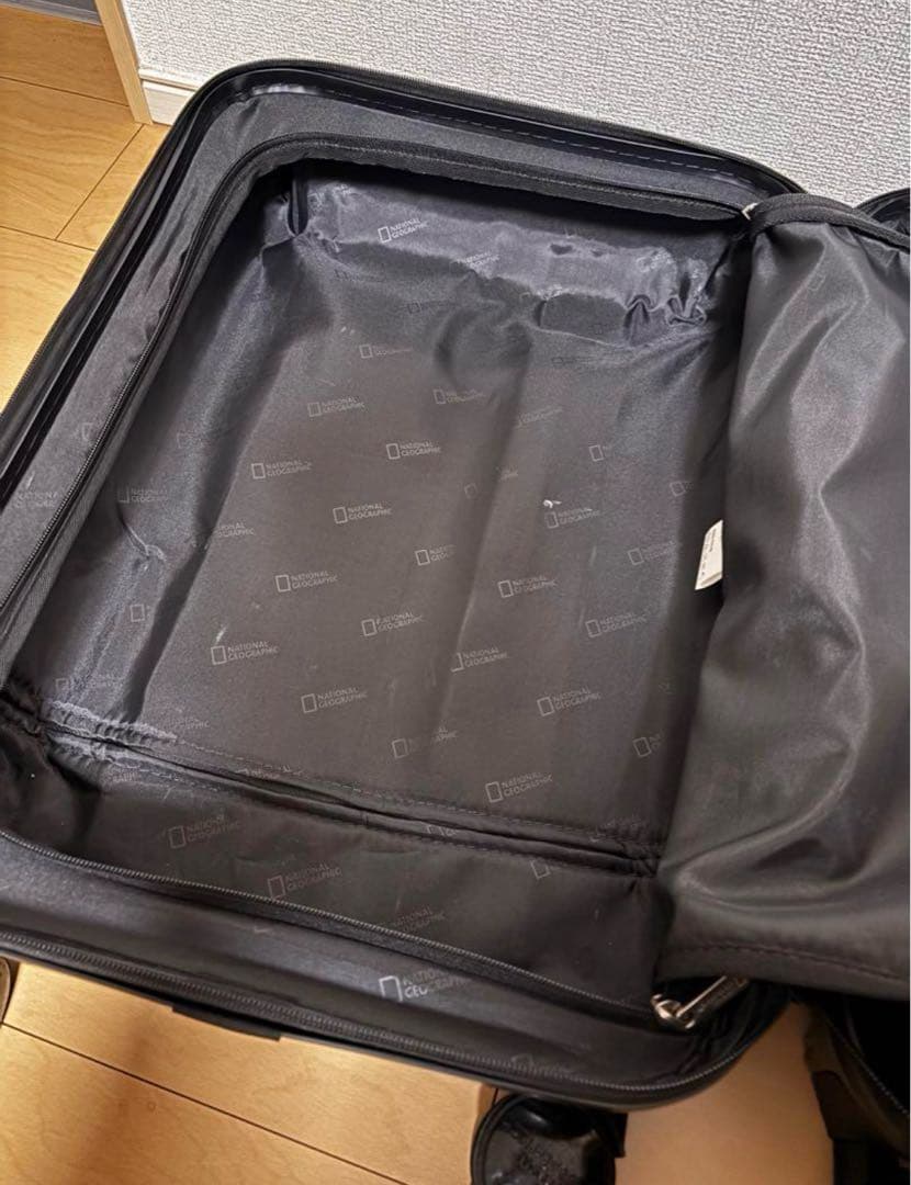 NATIONAL GEOGRAPHIC キャリーケース シルバー