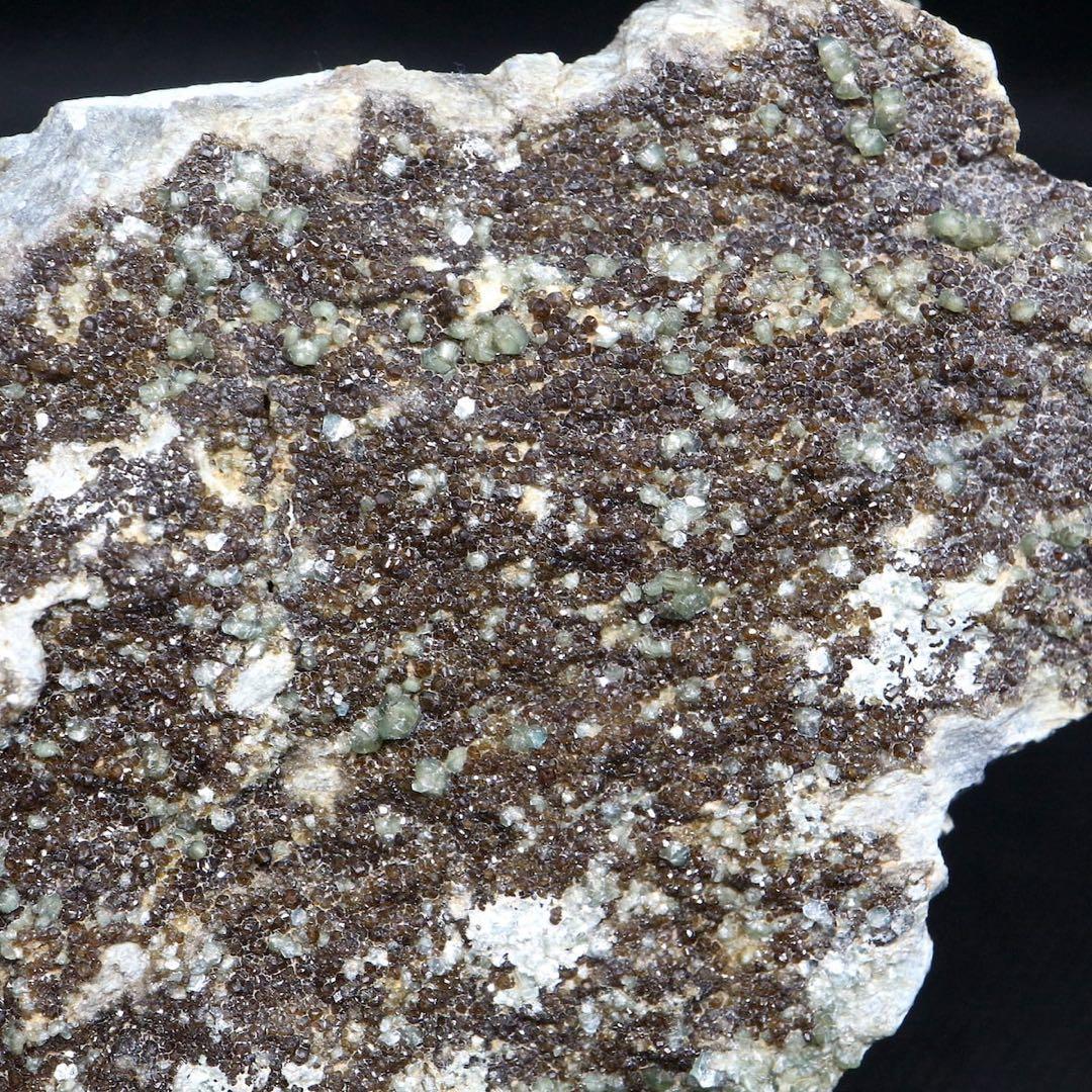 アンドラダイト + クリノクロア ガーネット 原石156,3g AND061