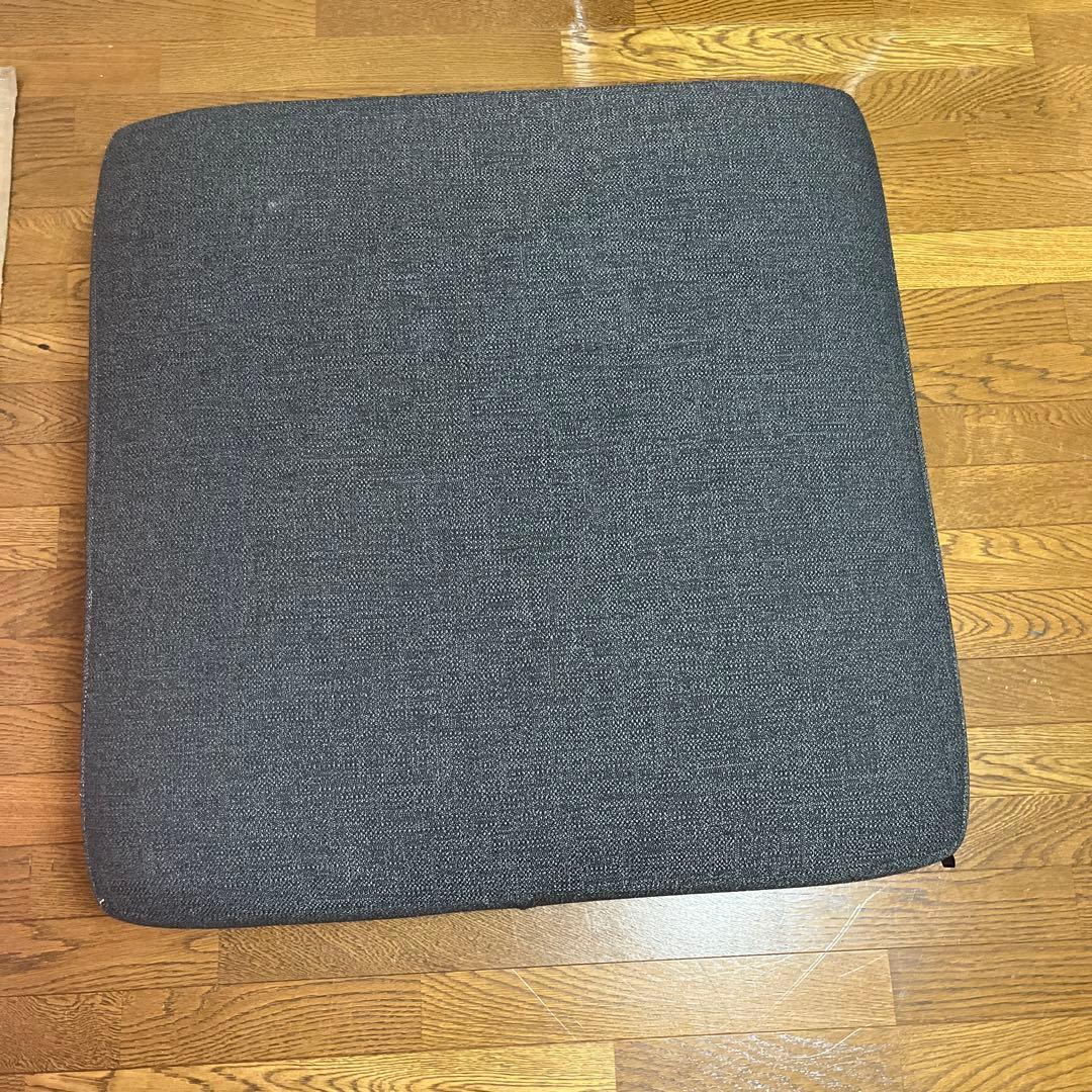 ノイエス　オットマン