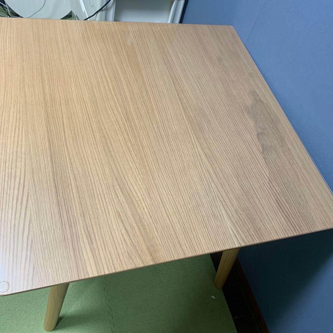 2023年製ニトリフィルン幅80㎝ダイニングテーブル　シミあり