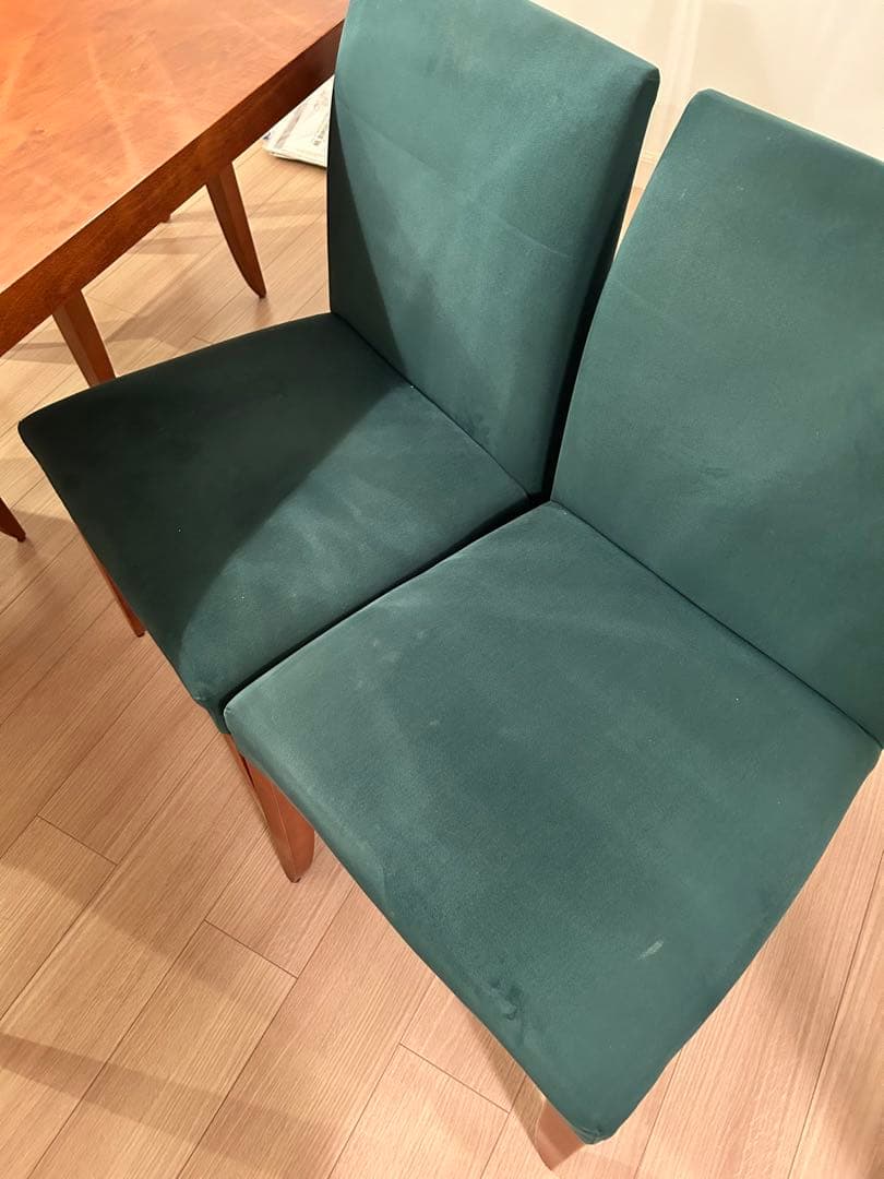 ダイニングテーブルと椅子セット