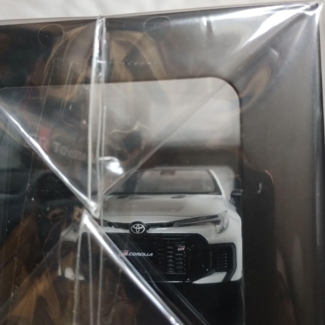 GRカローラ 1/30 ミニカー　ダイキャスト　プラチナホワイトパールマイカ