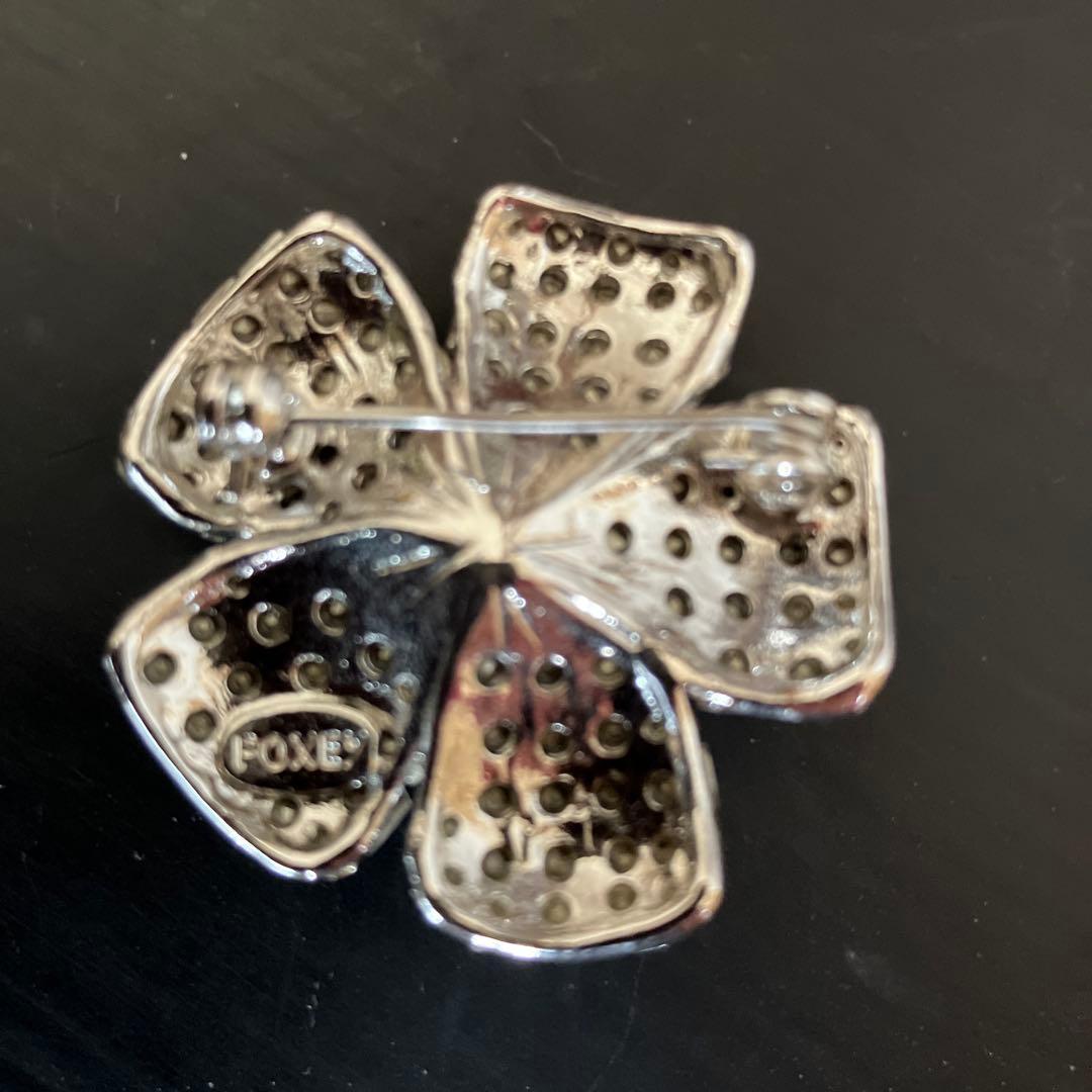 フォクシー　ブローチ