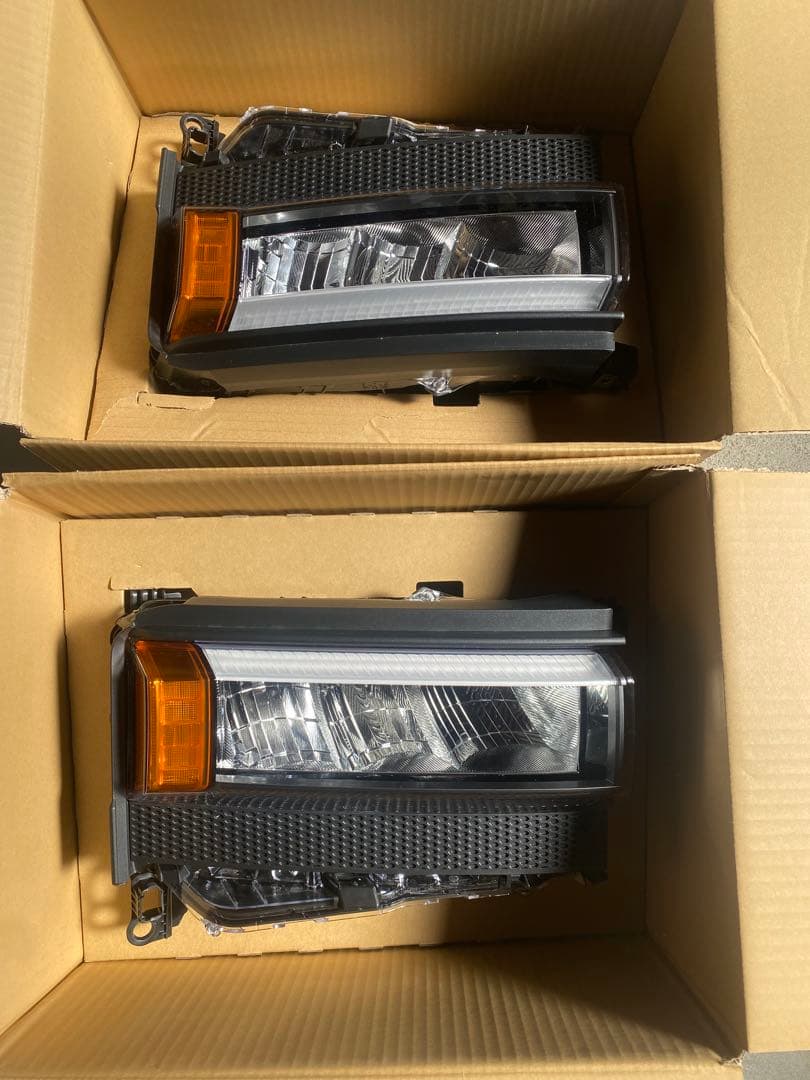 ランドクルーザー250 VX純正角目