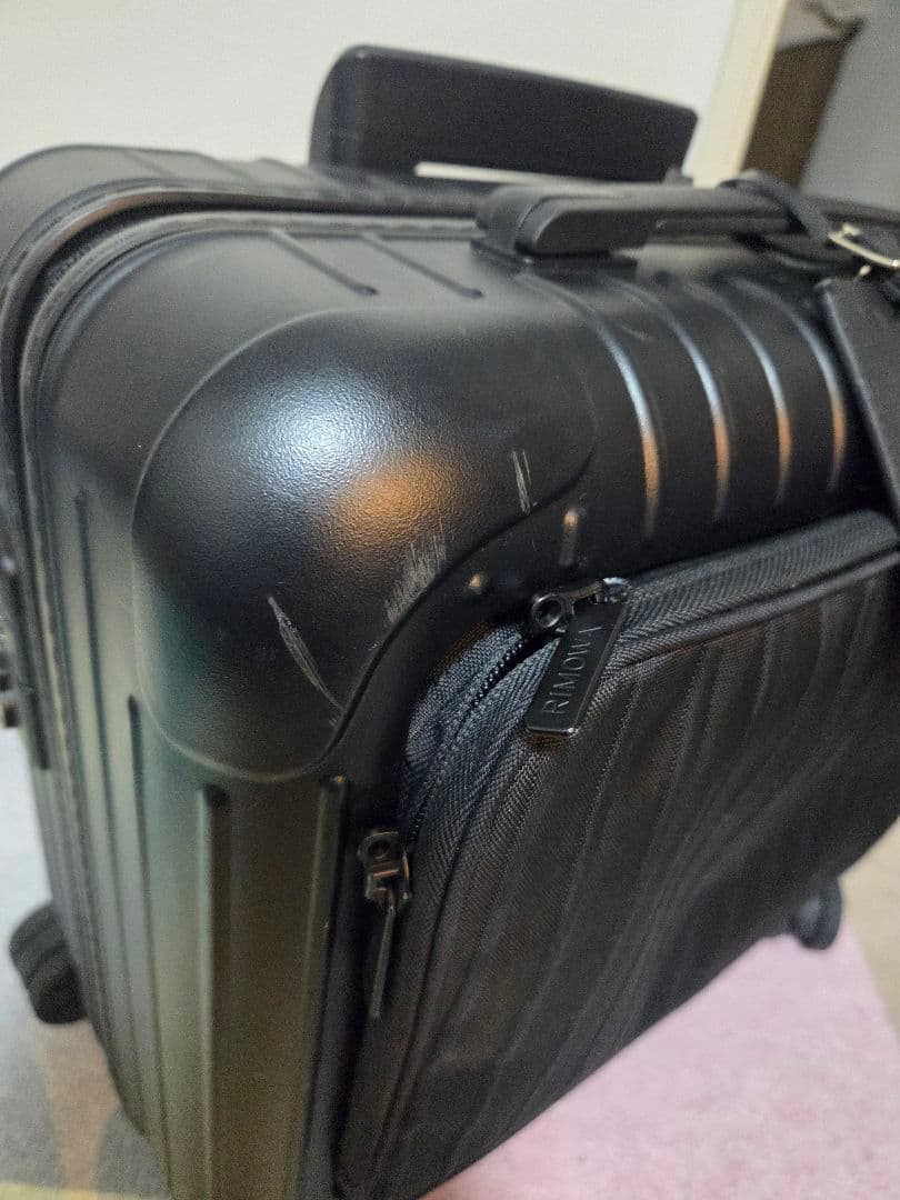 RIMOWA Essential Sleeve Compact ブラック