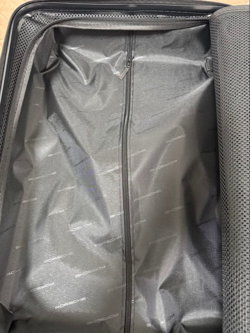Porsche ブラックキャリーケース 中型
