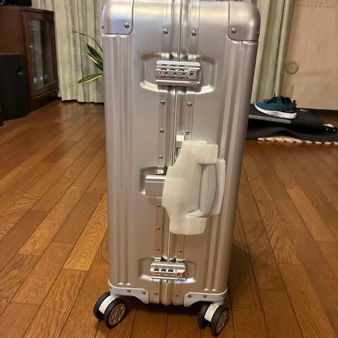 メルセデス・ベンツ シルバー キャリーケース