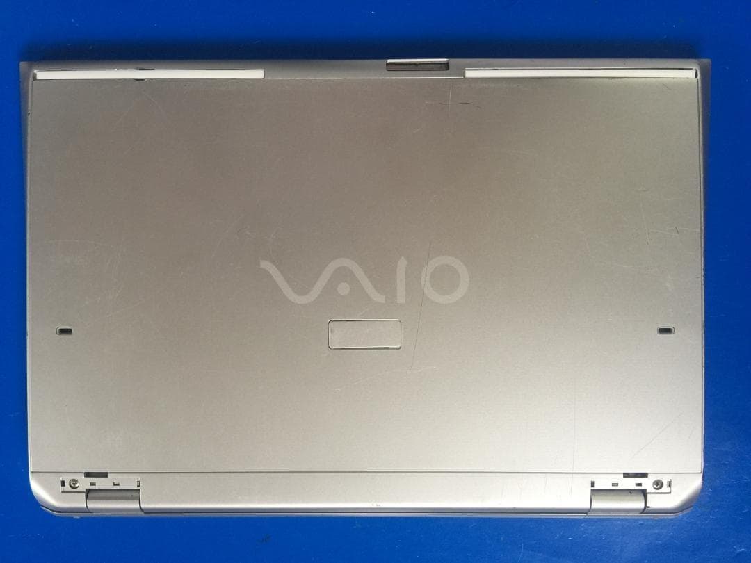 SONY SVP112 11.6型フルHD 重量:870g/薄さ:13.2mm