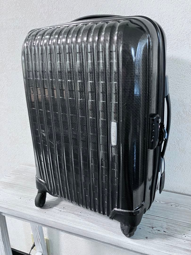 サムソナイト:クロノライト、約38L、超軽量、約1.96kg、機内持込可、