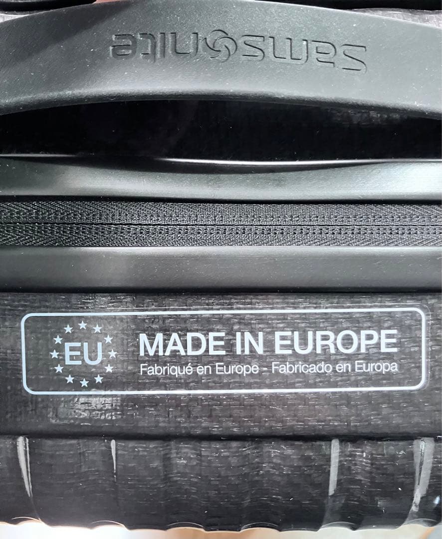 サムソナイト:クロノライト、約38L、超軽量、約1.96kg、機内持込可、