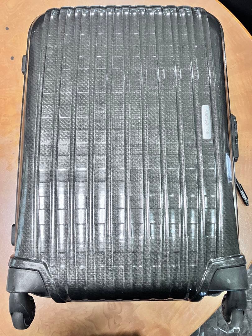 サムソナイト:クロノライト、約38L、超軽量、約1.96kg、機内持込可、