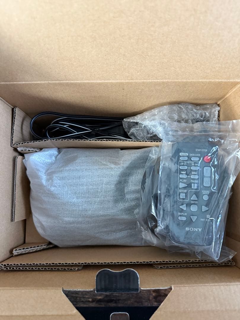 SONY FDR-AX700 4K ハンディカム　256GBメモリカード２枚付き