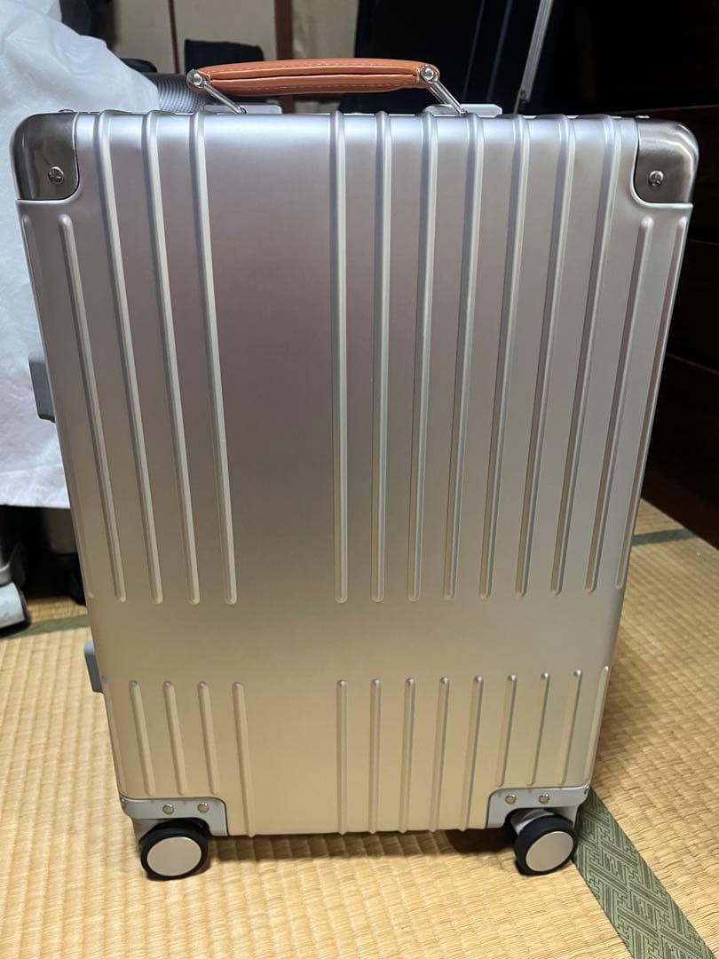 イノベーター　INV1811 ステアリングシルバー