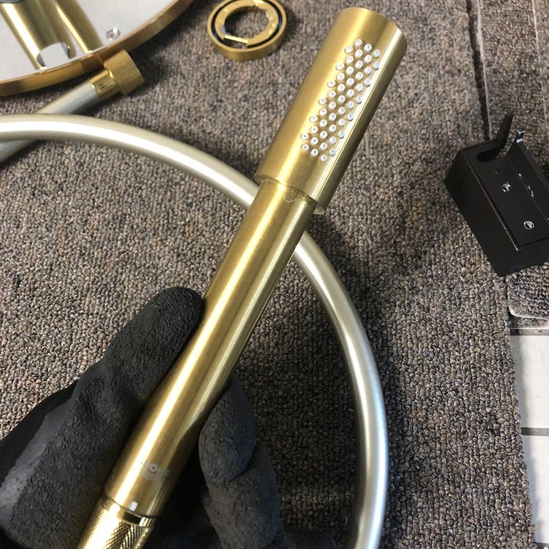 C73レア品✨ 金属製円形シャワーヘッド ドット模様 ゴールド