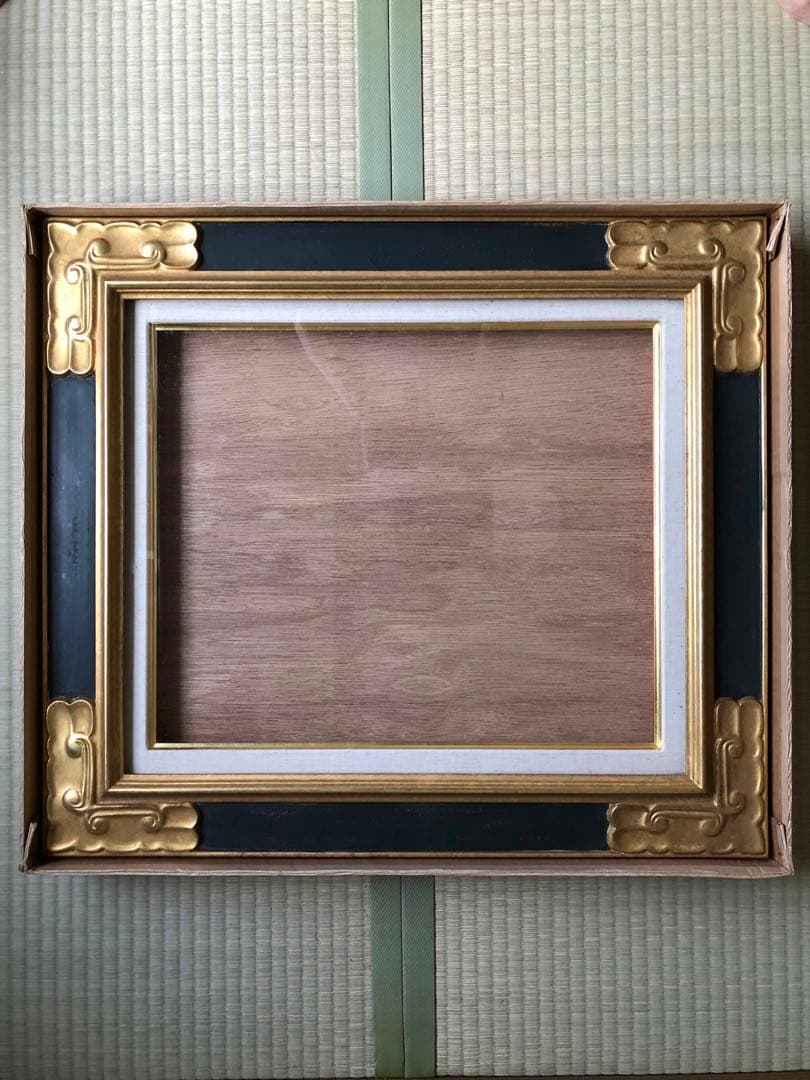 装飾的な黒金油彩額縁（箱付き）