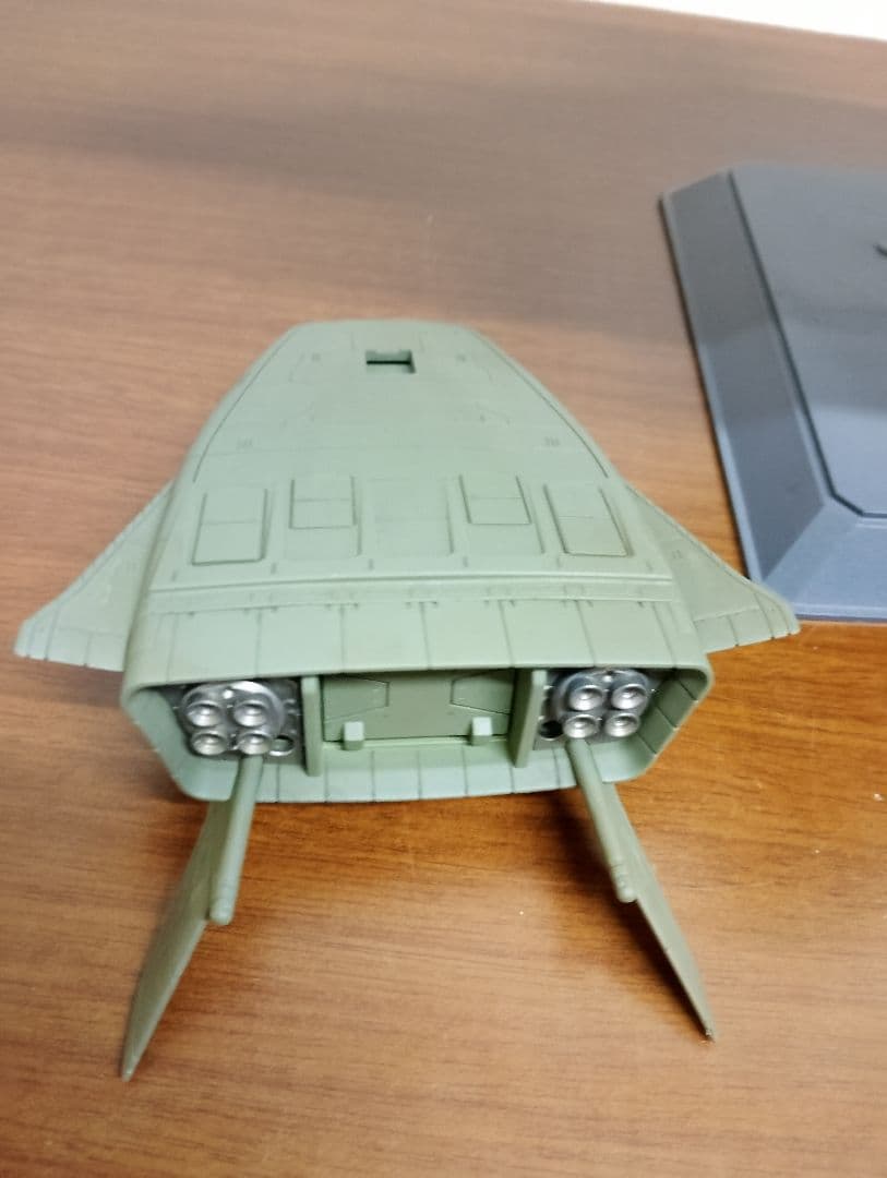 機動戦士ガンダム　メカコレ　1／400ジオン公国軍軽巡洋艦 量産型ムサイ　完成品