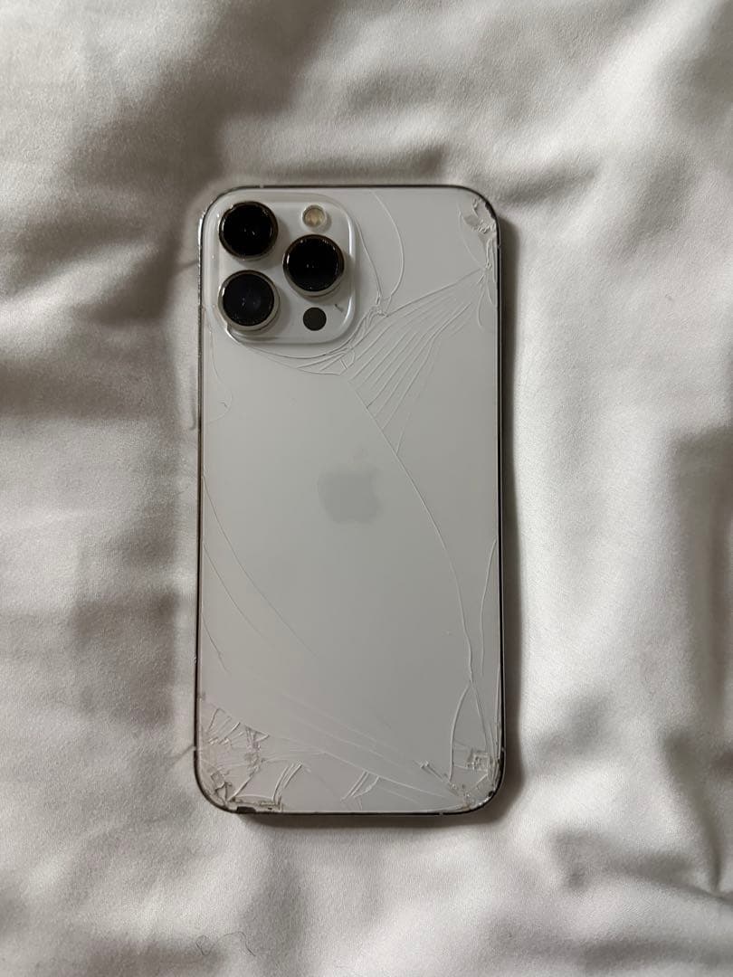 iPhone 13 Pro Max ひび割れあり