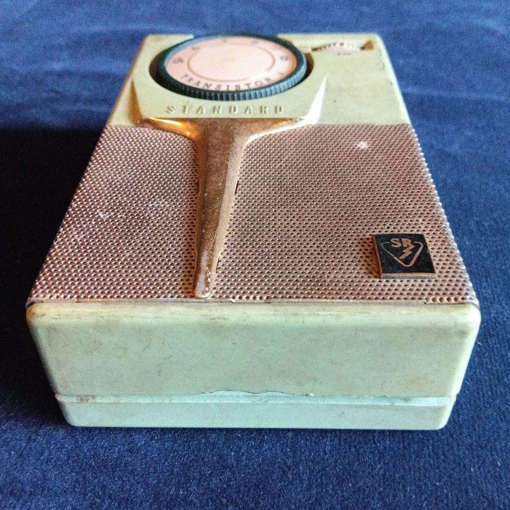 ジャンク品　トランジスタ　ラジオ　レトロ　ヴィンテージ