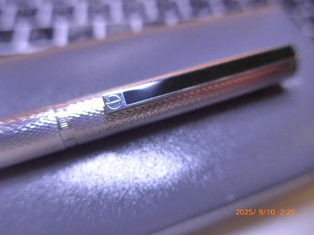 ダンヒルの高級万年筆ジェムラインの14Kペン先 F 銀張りのバーレイ。美品。箱付