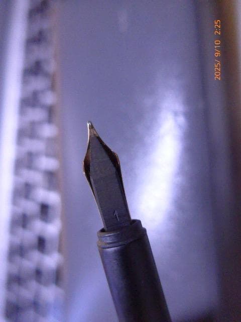 ダンヒルの高級万年筆ジェムラインの14Kペン先 F 銀張りのバーレイ。美品。箱付