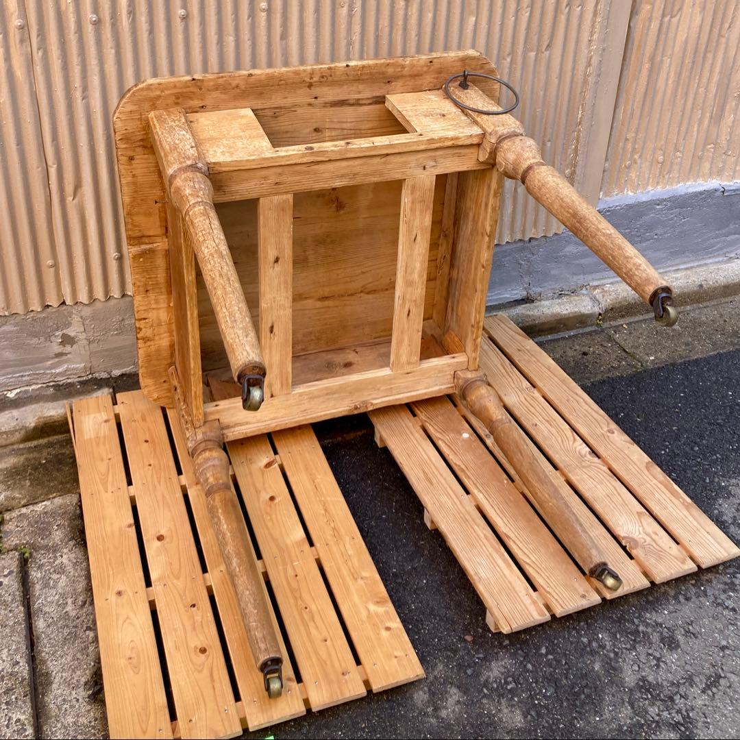 アンティークキャスター付きテーブル