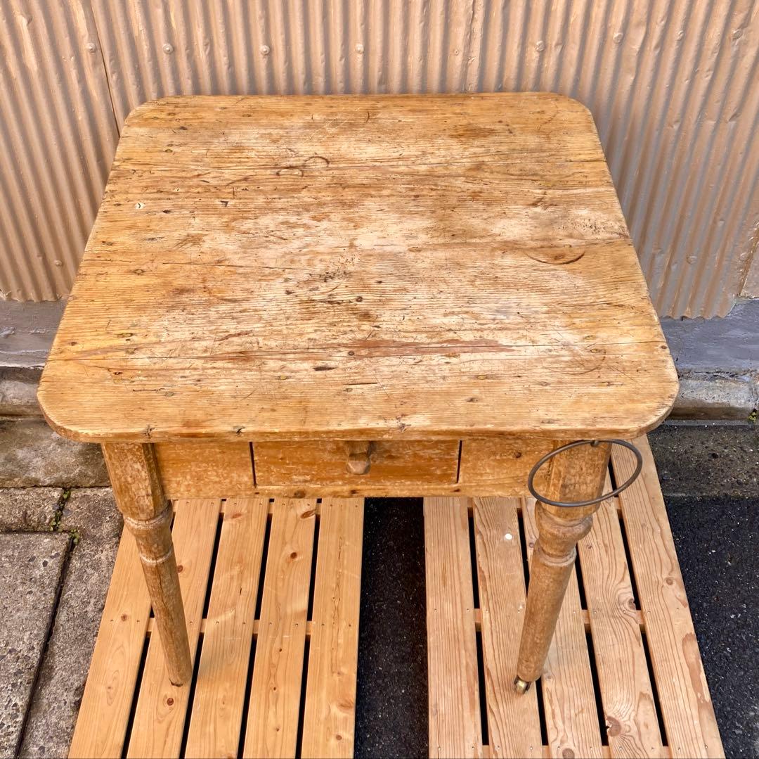 アンティークキャスター付きテーブル