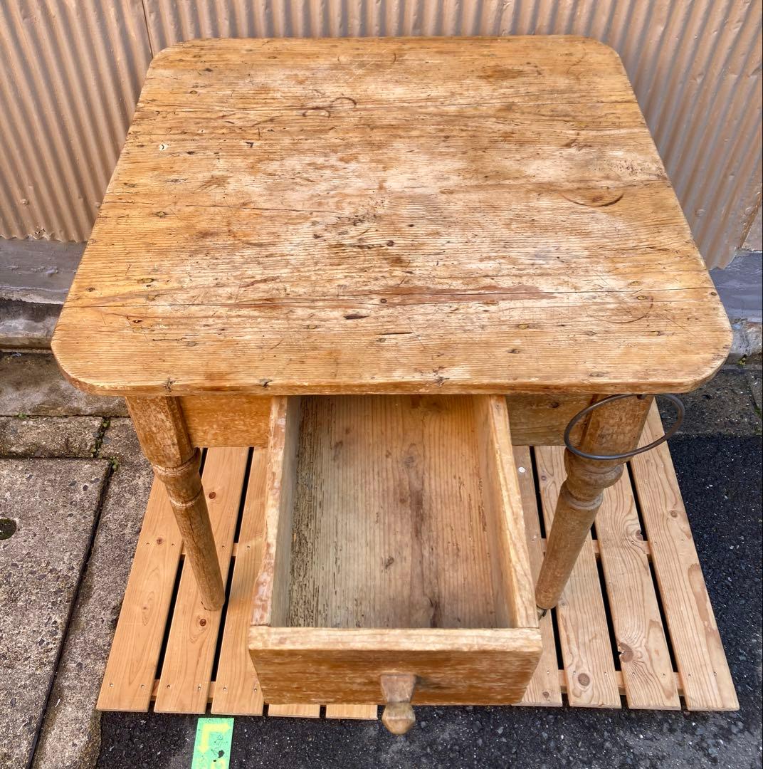 アンティークキャスター付きテーブル