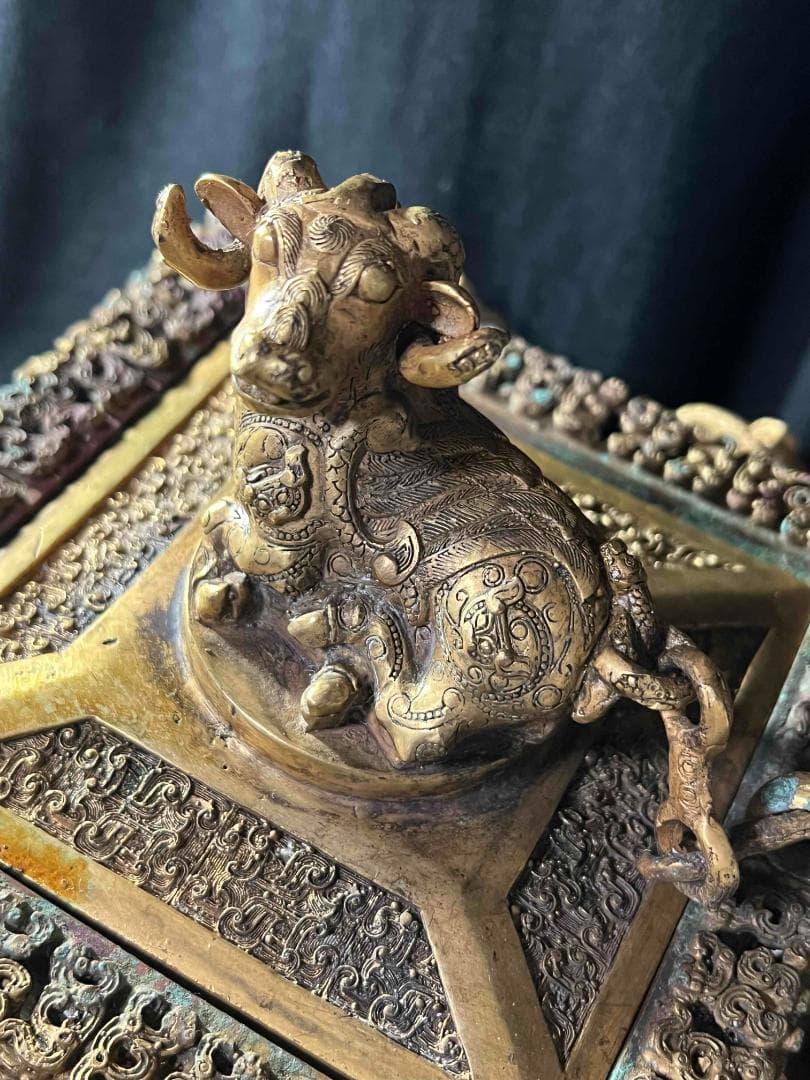 商周から戦国時代　金銅螭龍瑞獣羽文双糸壺　方盉　高台に銘文在銘(B-99)