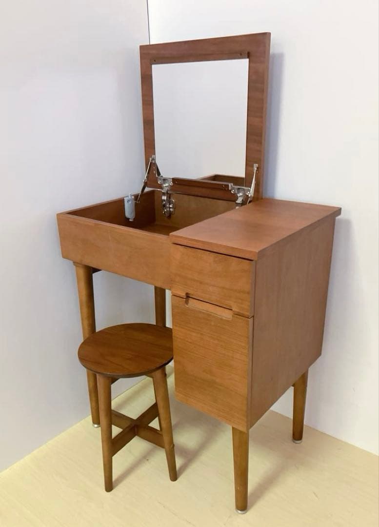 ウォールナット　ドレッサー＆チェア　コスメワゴン　デスク　チェア
