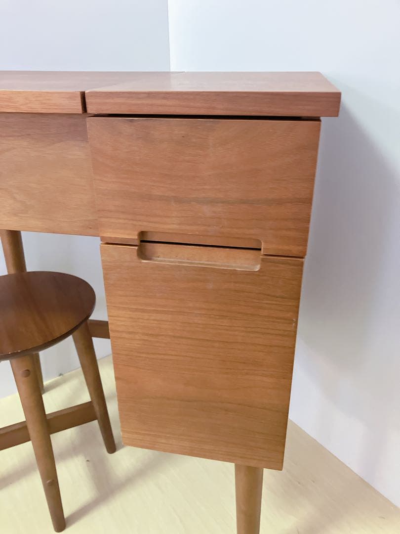 ウォールナット　ドレッサー＆チェア　コスメワゴン　デスク　チェア